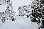 12: 705652-Schnee-vor-dem-Haus.jpg