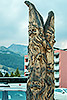 19: 711927-Schnitzereien-vor-Hotel-in-St-Moritz.jpg