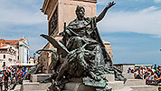 397: 712727-Statue-Koenig-Viktor-Emanuel-II-Willkommen.jpg
