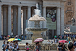 1210: 714099-im-Vatikan-Springbrunnen-Petersplatz.jpg