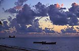 55: a070-Sonnenuntergang-Boote-Wolken.jpg